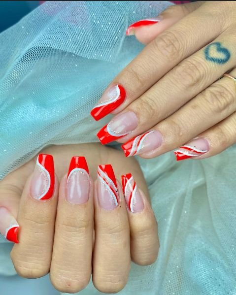 Alongamento de unhas azul com pedrarias