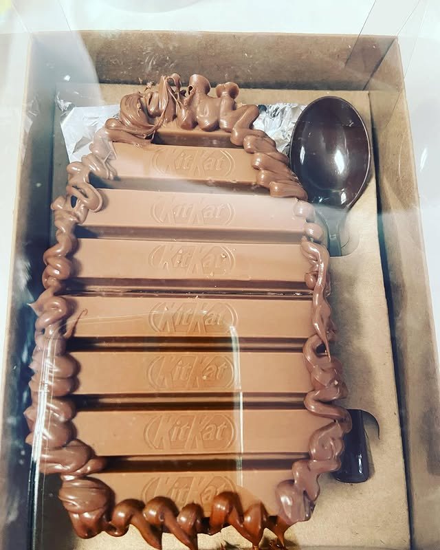 Ovo de colher com brigadeiro belga e KitKat